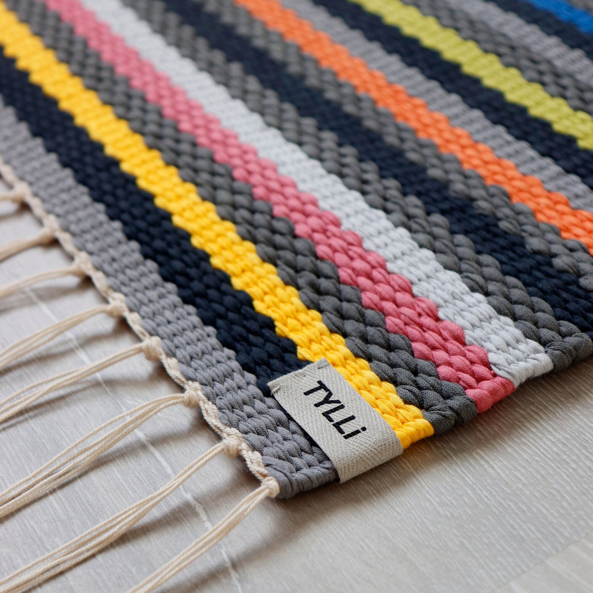 TYLLi Kehrääjä-matto Monivärinen