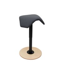 MyKolme design LIIKU Joy chair, grå tyg / natural stand
