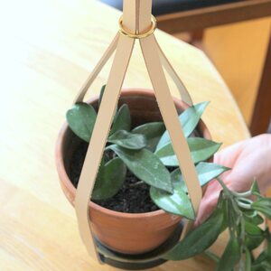 TR Leather Design Suvi hanging leather basket