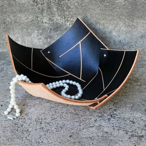 Tina's Design House Safari-leather bowl, must