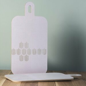 Muurla Vappu keittiössä serving and cutting board