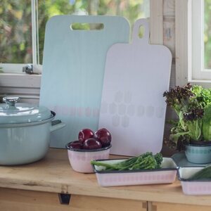 Muurla Vappu keittiössä serving and cutting board