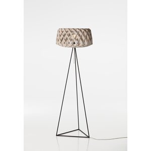 Showroom Finland Pilke 60 tripod -lattiavalaisin
