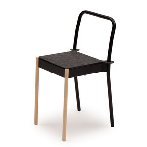 Vivero La Table -tuoli puisilla etujaloilla ja huopaistuimella
