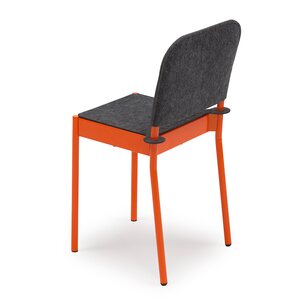 Vivero La Table -tuoli teräsjaloilla ja huopaverhoilulla