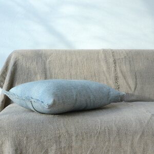 Bonden Kaarnas-villakoristetyyny, Woad / indigo blue tone and natural beige