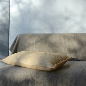Bonden Kaarnas-villakoristetyyny, Birch yellow tone and natural beige