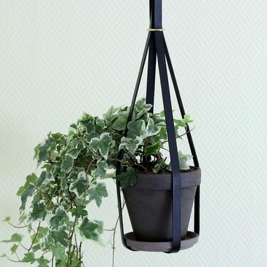 Tina's Design House Suvi leather hanging basket