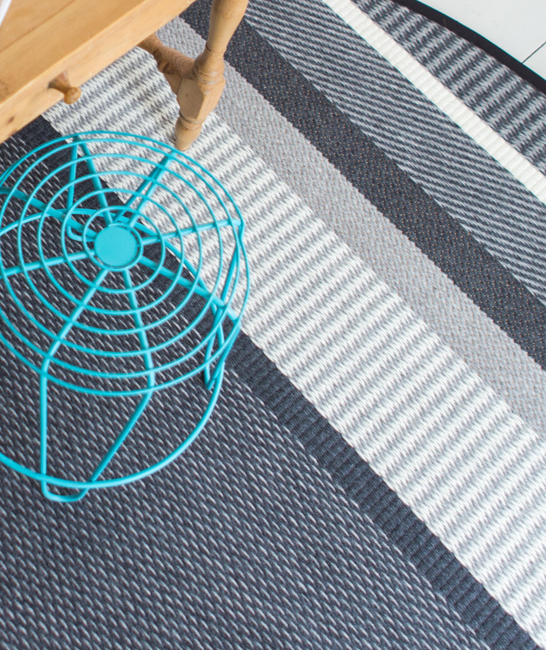 VM Carpet Laituri-villa-paperinarumatto lähikuva