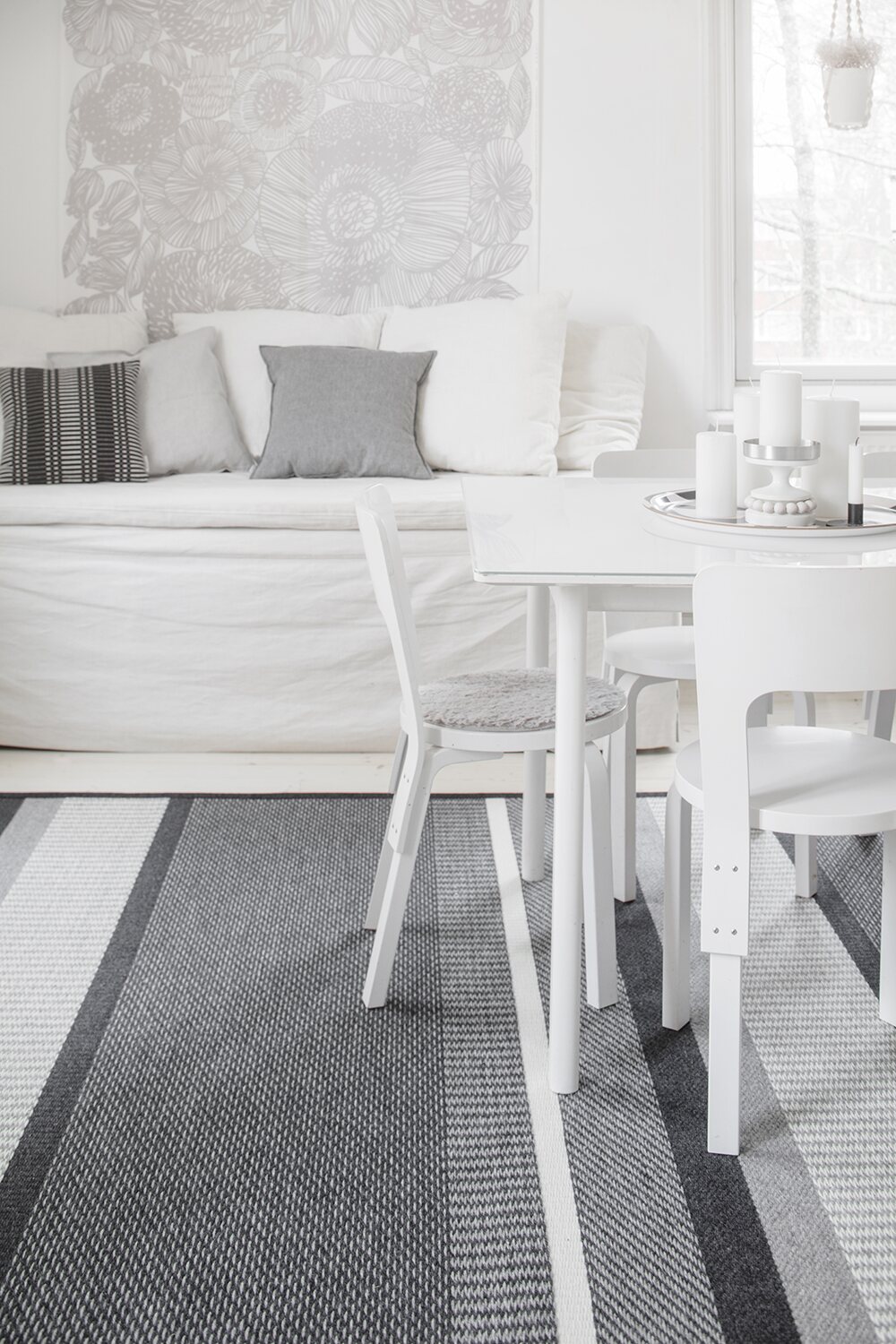 VM Carpet Laituri-villa-paperinarumatto ruokapöytä